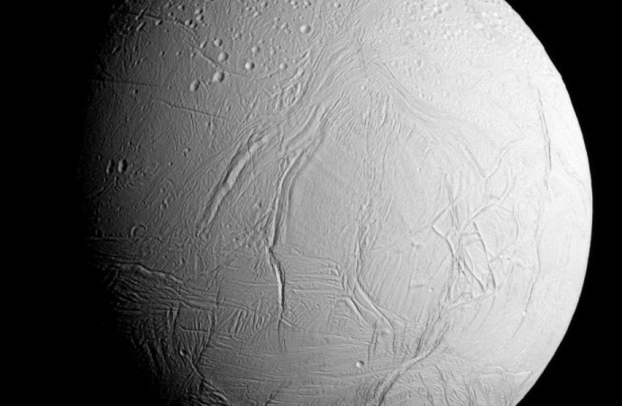 Computer explains the sustained eruptions from Saturn’s icy Moon