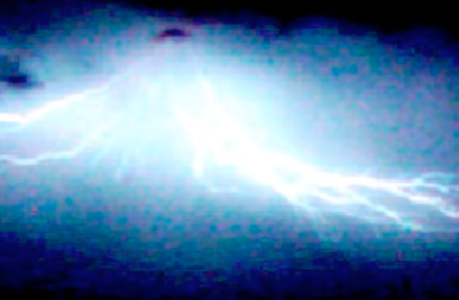UFO Watches & Then Enters Epic Lightning Storm! 4/22/16