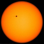 Enormous sunspot turns towards Earth, chance of northern lights