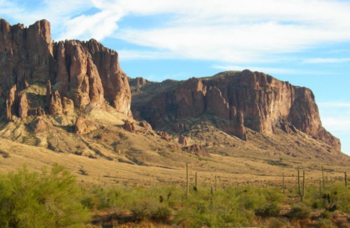 Searching for The Gold of the Lost Dutchman Mine in Superstition Mountain