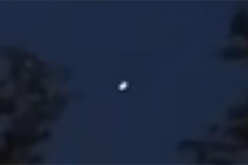 Alaskan witness videotapes UFO emitting objects