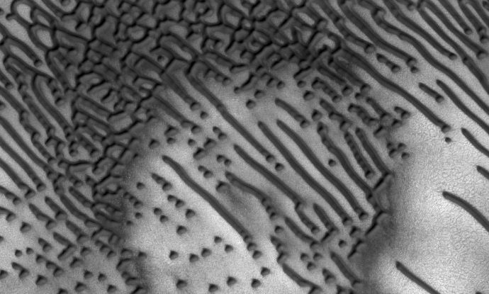 Astronomers just discovered a Morse code message in the dunes of Mars