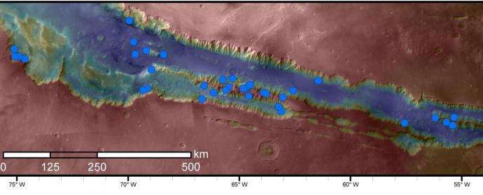 Mars canyons study adds clues about possible water