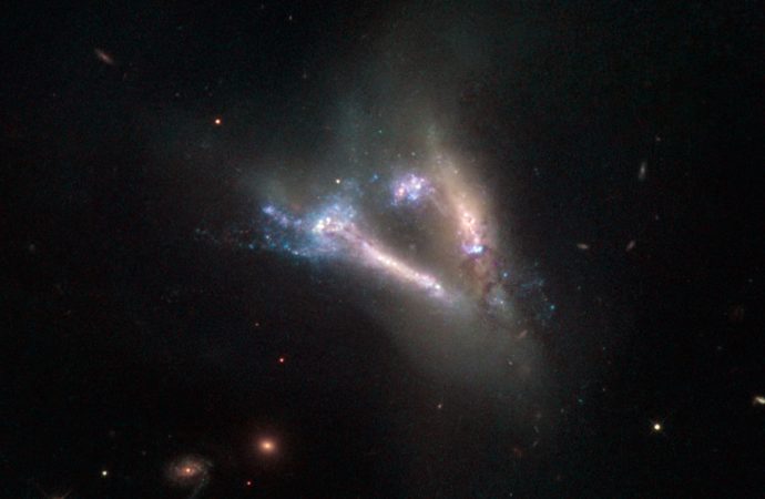 Cosmic “flying V” of merging galaxies