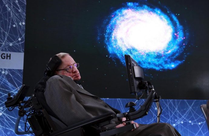 Stephen Hawking warns that humanity should not respond to aliens in case they kill us all