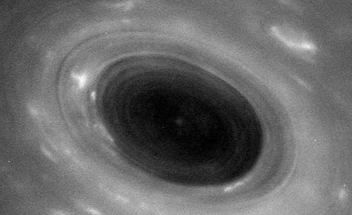 Spacecraft Cassini’s first pass between Saturn and its rings goes flawlessly
