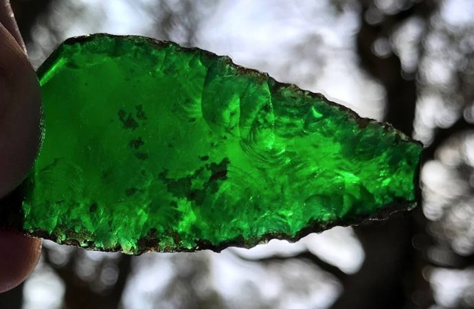Rare glass spearhead found on Rottnest Island