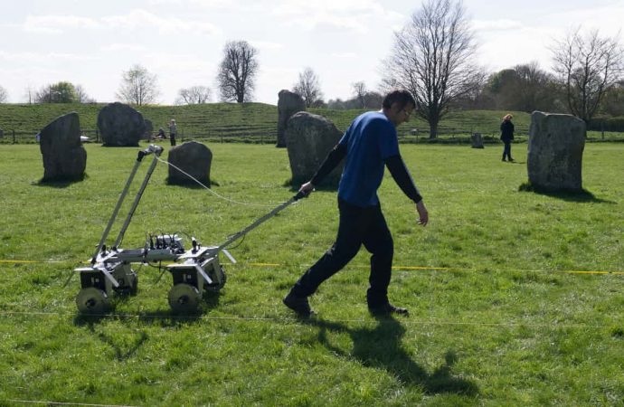 Avebury stone circle contains hidden square, archaeologists find