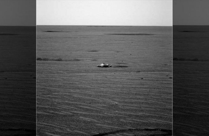 Mars Opportunity rover has image of unidentified metallic object, puts internet in a frenzy