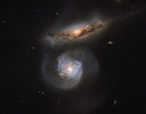 Hubble Space Telescope Snaps Peculiar Galaxy Pair: NGC 5765
