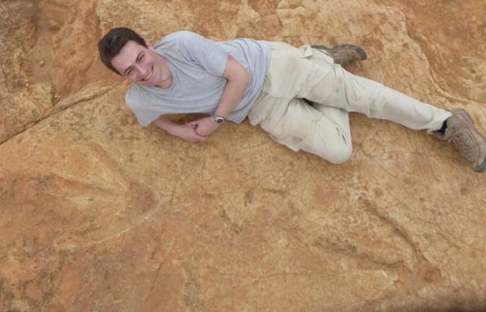 Fossil footprints reveal existence of big early dinosaur predator