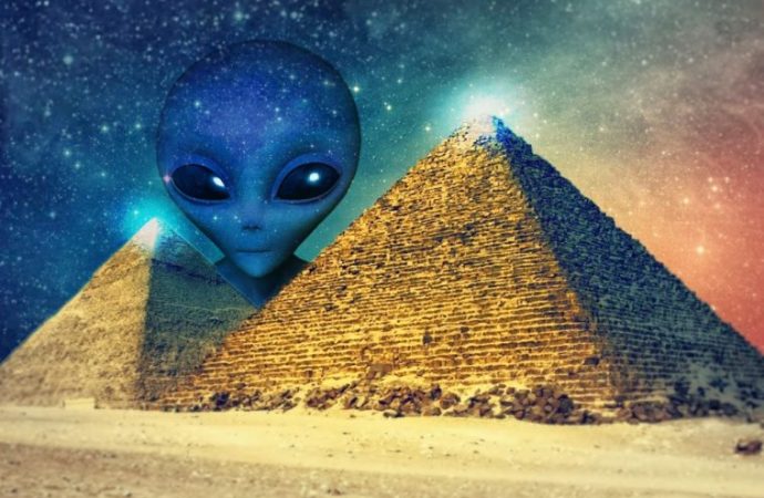 The Fascinating Link Between the Pyramids & Otherworldly Visitors