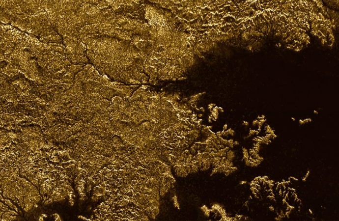 Saturn’s moon Titan sports Earth-like features