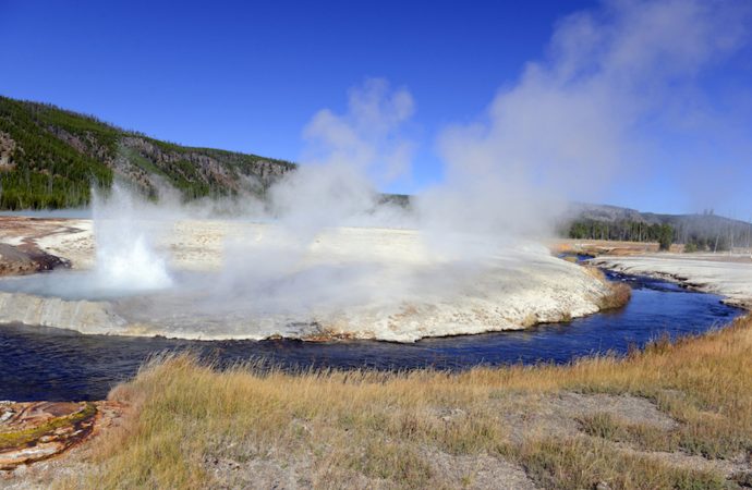 Swarm of 200 Earthquakes Hits Yellowstone – Here’s What That Means