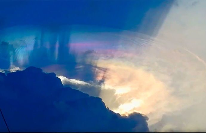 UFO sighting: HUGE alien space ship spotted above Philippines