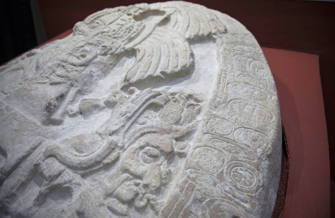 Experts: Mayan altar hints at ancient intrigue