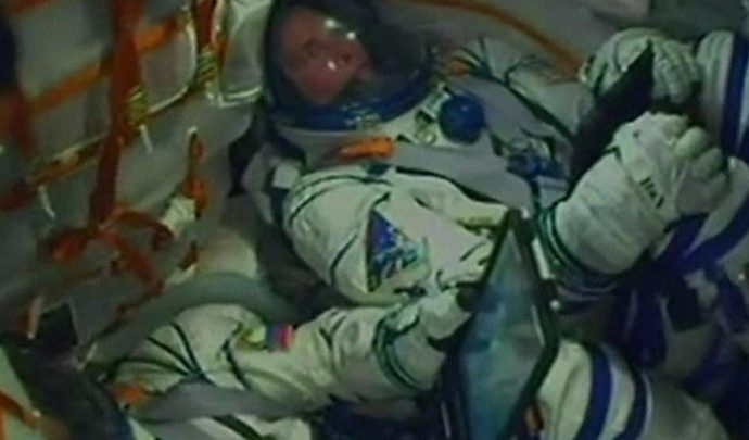 Astronauts escape malfunctioning Soyuz rocket