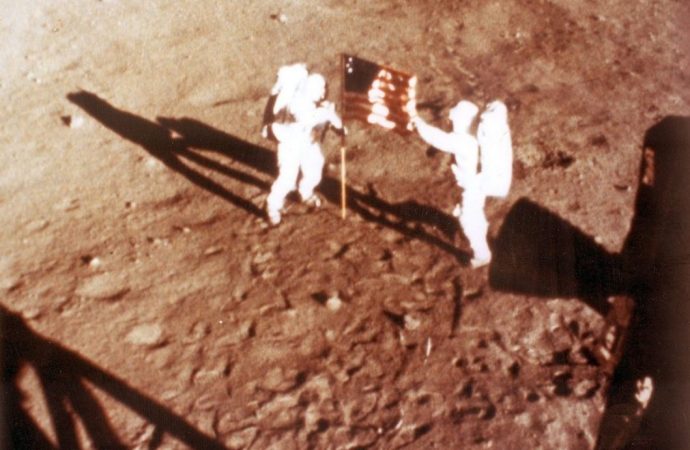 With a Smirk, Official Says Russia Will Verify Moon Landings