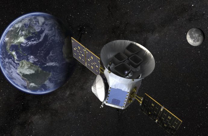 Nasa spacecraft spots gaseous planet three times the size of Earth