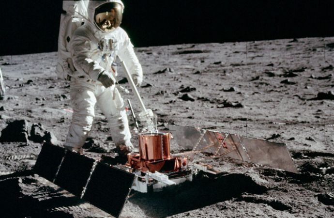 Apollo-era moonquakes reveal that the moon may be tectonically active