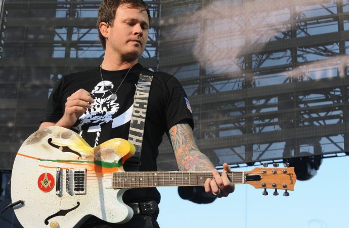 The Blink-182 guy is failing to persuade people about UFOs
