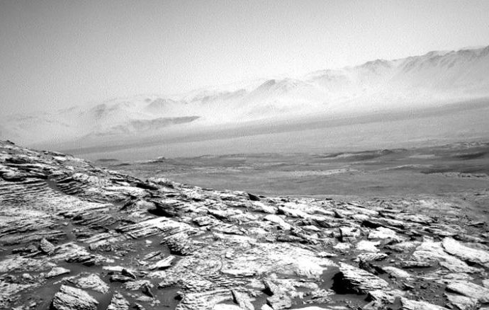NASA’s Curiosity rover snapped an eerie image of the Mars horizon