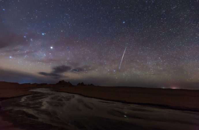 Astronomers See Stars Slinging Comets at Earth for the First Time