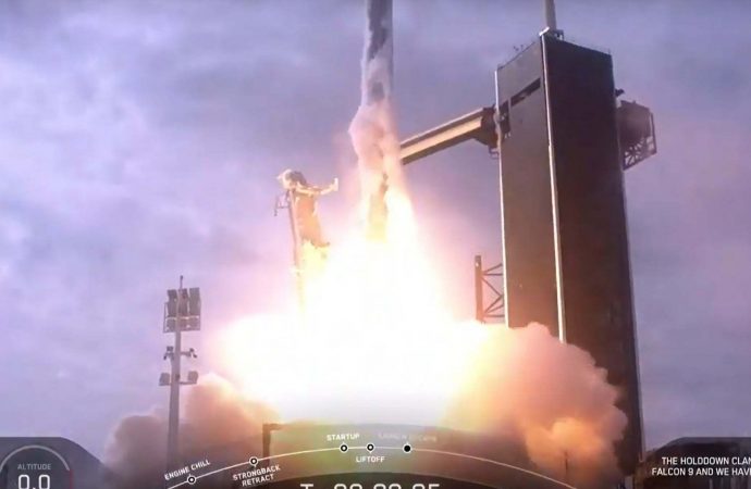 Elon Musk’s Space X destroys own rocket after bad weather delays first attempt