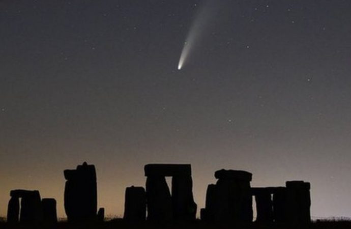 Comet captured streaking across Stonehenge night sky