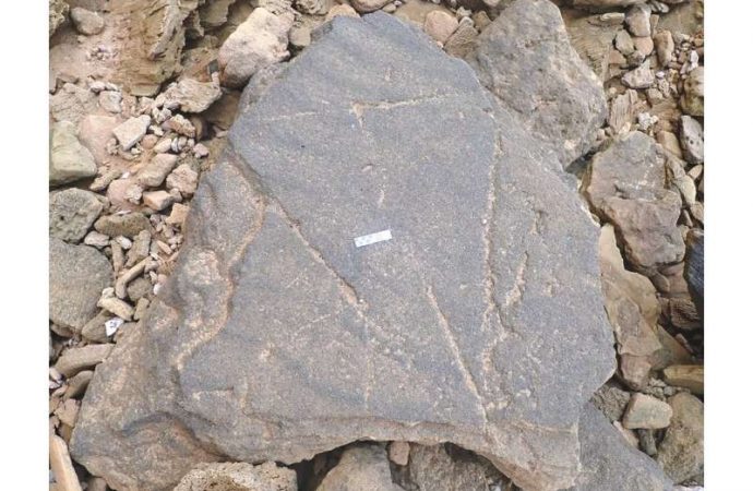 What triangular patterns on rocks may reveal about human ancestors