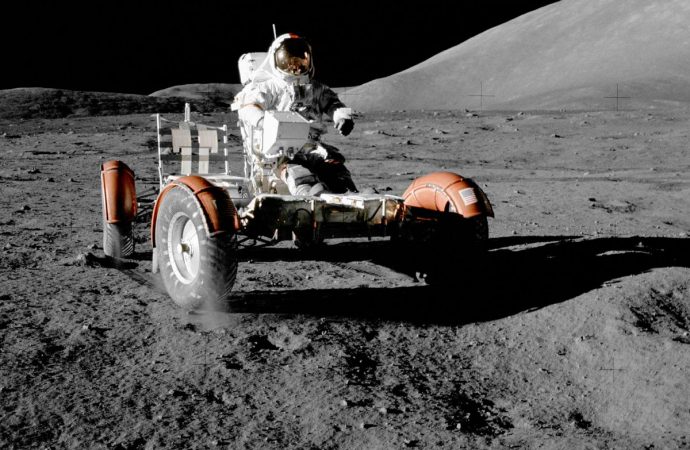 U.S firms GM, Lockheed aim for the moon with lunar rover venture