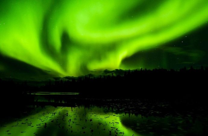 Auroras form when electrons from space ride waves in Earth’s magnetic field