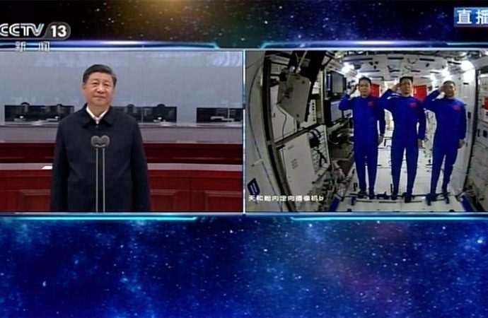 Xi congratulates Chinese astronauts aboard space station
