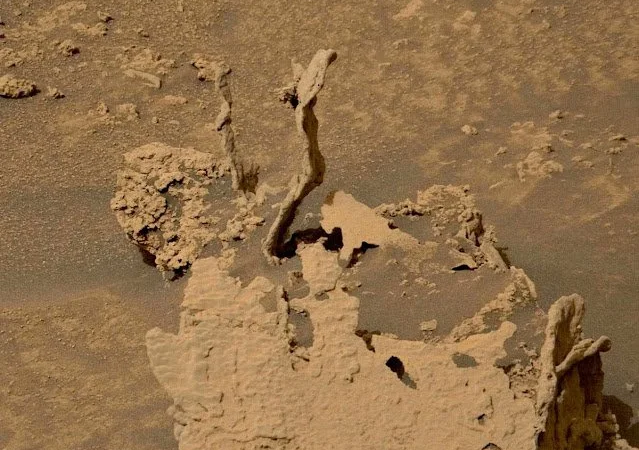 Curiosity Has Found Some Truly Weird-Looking, Twisty Rock Towers on Mars￼￼